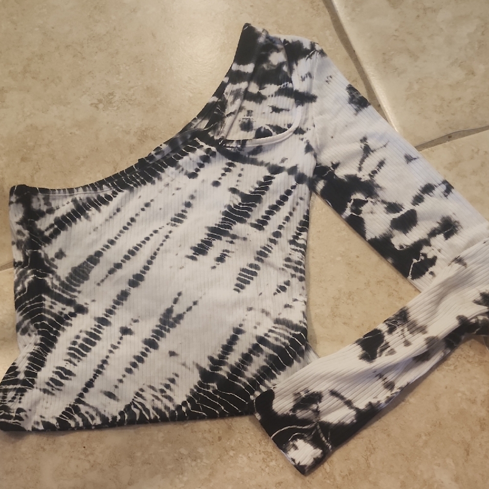 Monochrome Tie-Dye One-Shoulder Crop Top
